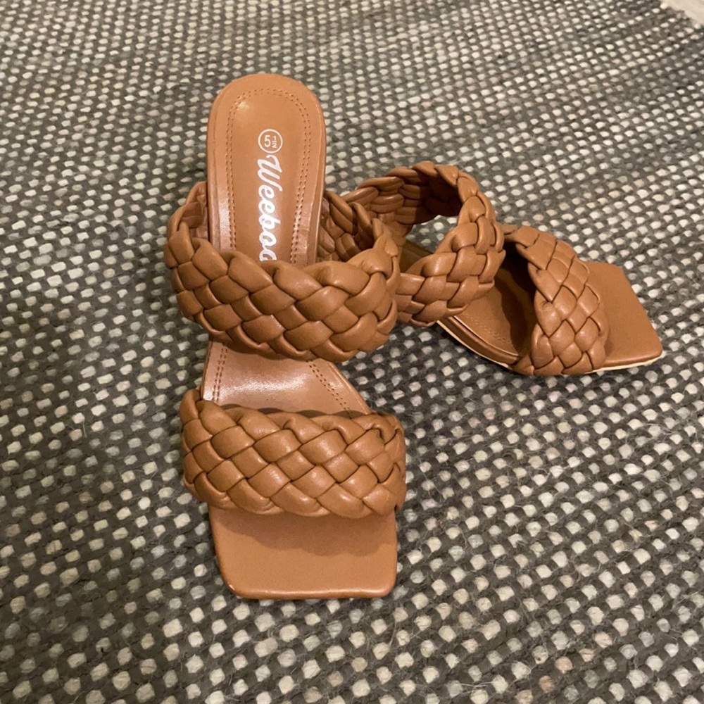 Square toe braided heels